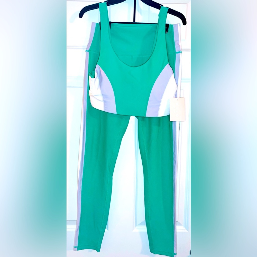 NWT Wilo Ribbed Athletic Sports Bra and Leggings Set Large